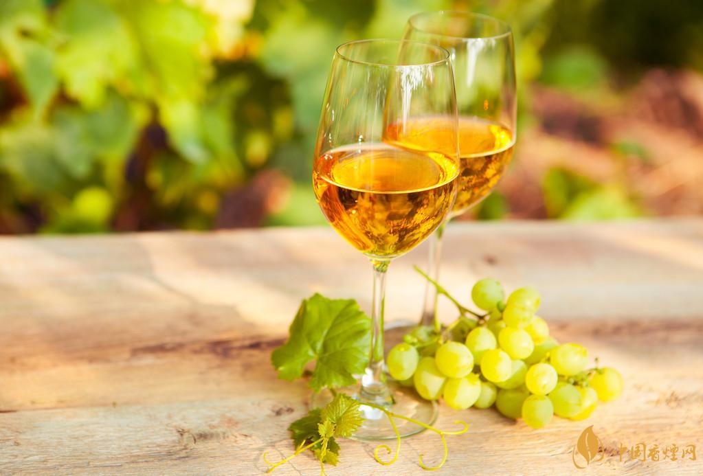 红葡萄酒和白葡萄酒的区别在哪  红葡萄酒和白葡萄酒的区别分析