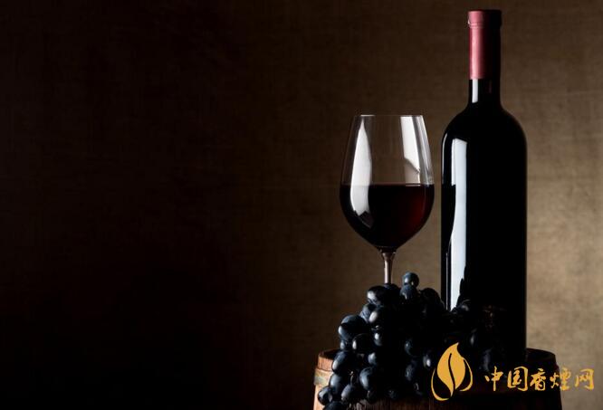 红葡萄酒和白葡萄酒的区别在哪  红葡萄酒和白葡萄酒的区别分析